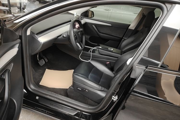 Used Tesla Model Y 2023 Rear-Wheel-Drive Version Left Front Seat