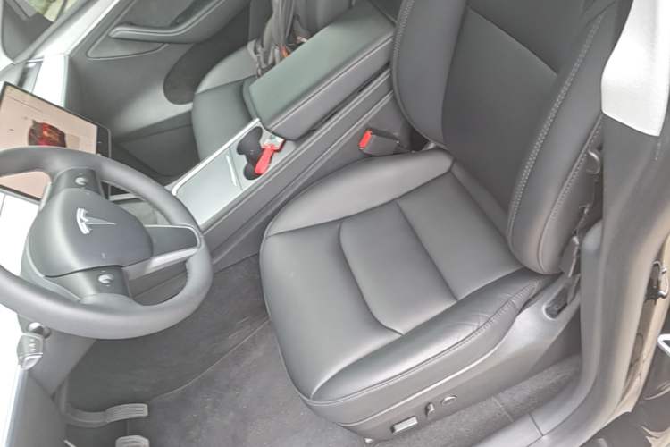 Used Tesla Model Y 2023 Rear-Wheel-Drive Version Left Front Seat