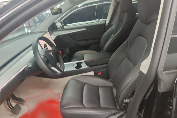 Used Tesla Model Y 2023 Long-Range All-Wheel-Drive Version Left Front Seat
