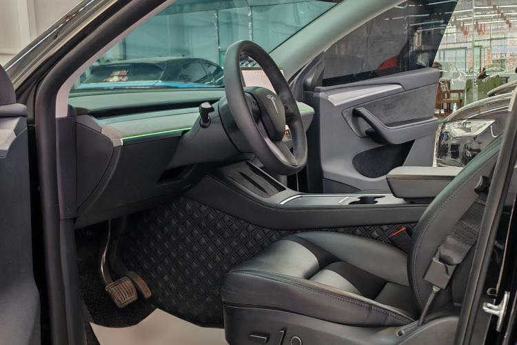 Used Tesla Model Y 2023 Rear-Wheel-Drive Version Left Front Seat