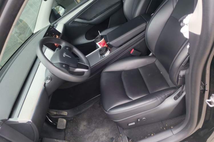 Used Tesla Model Y 2023 Long-Range All-Wheel-Drive Version Left Front Seat