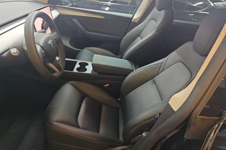 Used Tesla Model Y 2023 Long-Range All-Wheel-Drive Version Left Front Seat