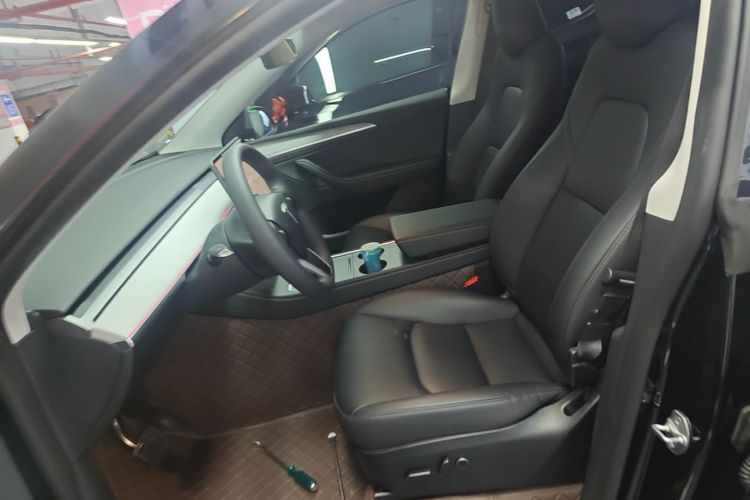 Used Tesla Model Y 2023 Rear-Wheel-Drive Version Left Front Seat