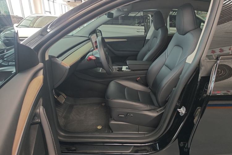 Used Tesla Model Y 2023 Long-Range All-Wheel-Drive Version Left Front Seat