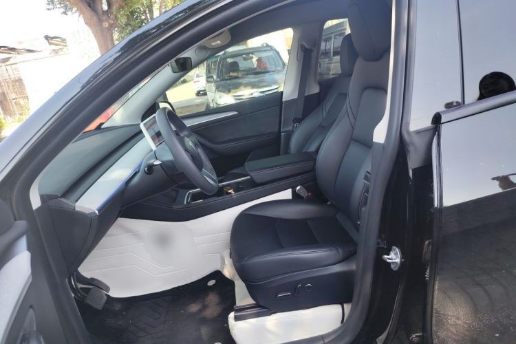 Used Tesla Model Y 2023 Rear-Wheel-Drive Version Left Front Seat