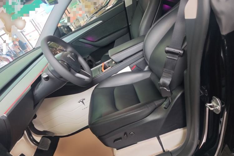 Used Tesla Model Y 2023 Long-Range All-Wheel-Drive Version Left Front Seat