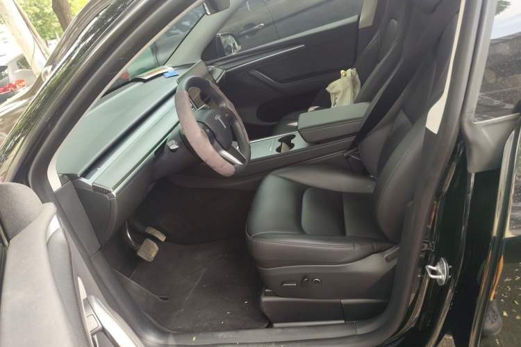 Used Tesla Model Y 2023 Rear-Wheel-Drive Version Left Front Seat