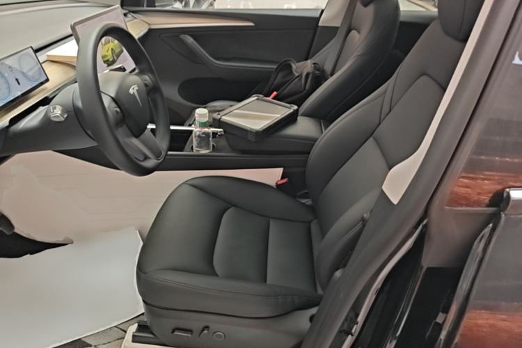 Used Tesla Model Y 2023 Long-Range All-Wheel-Drive Version Left Front Seat