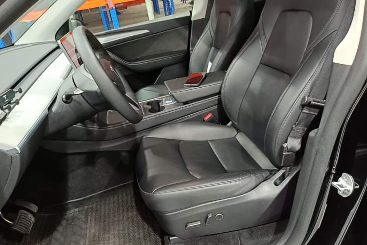 Used Tesla Model Y 2023 Rear-Wheel-Drive Version Left Front Seat