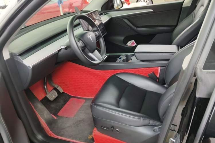 Used Tesla Model Y 2023 Rear-Wheel-Drive Version Left Front Seat