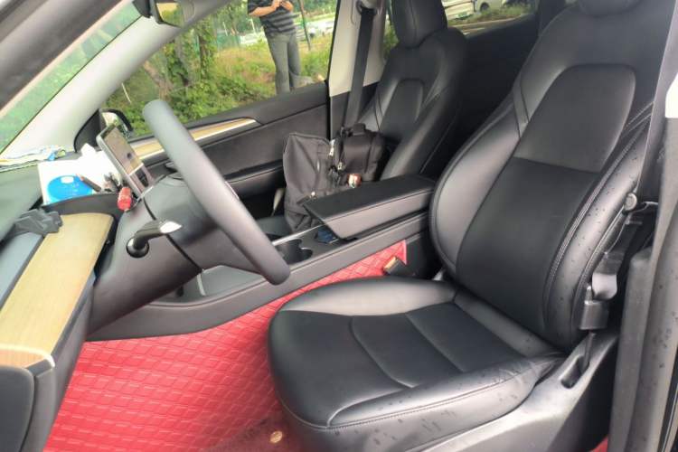 Used Tesla Model Y 2023 Long-Range All-Wheel-Drive Version Left Front Seat