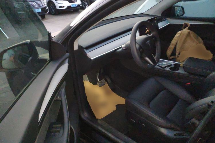 Used Tesla Model Y 2023 Rear-Wheel-Drive Version Left Front Seat