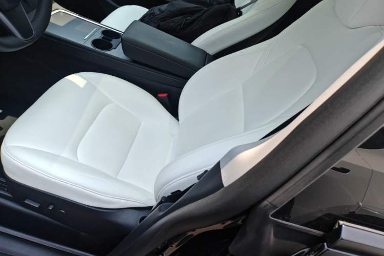 Used Tesla Model Y 2023 Long-Range All-Wheel-Drive Version Left Front Seat