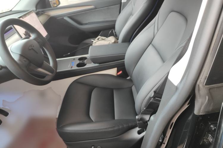 Used Tesla Model Y 2023 Long-Range All-Wheel-Drive Version Left Front Seat