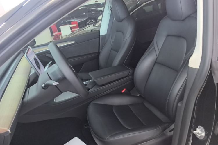 Used Tesla Model Y 2023 Long-Range All-Wheel-Drive Version Left Front Seat