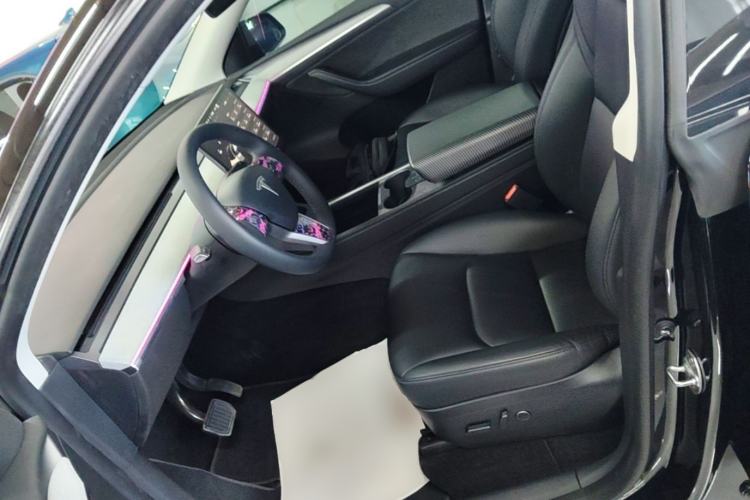 Used Tesla Model Y 2023 Rear-Wheel-Drive Version Left Front Seat
