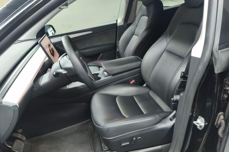 Used Tesla Model Y 2023 Rear-Wheel-Drive Version Left Front Seat