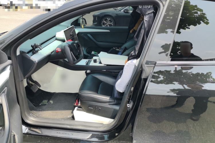 Used Tesla Model Y 2023 Long-Range All-Wheel-Drive Version Left Front Seat