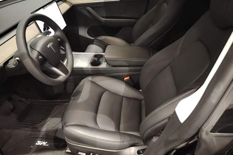 Used Tesla Model Y 2023 Long-Range All-Wheel-Drive Version Left Front Seat