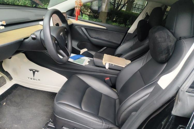 Used Tesla Model Y 2023 Long-Range All-Wheel-Drive Version Left Front Seat