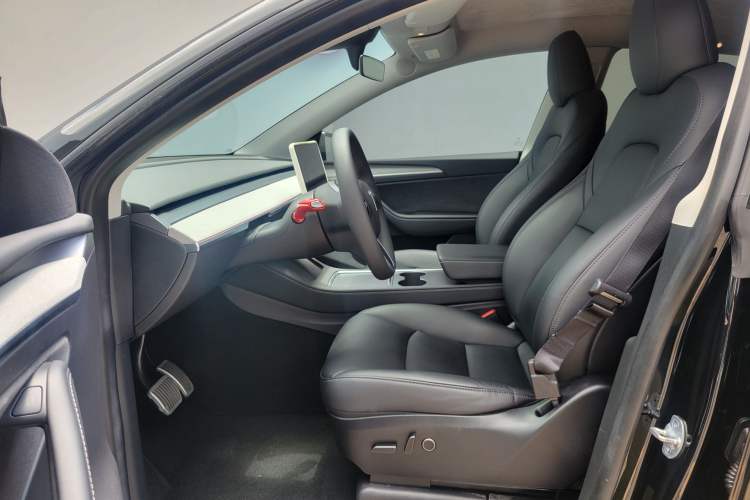 Used Tesla Model Y 2023 Rear-Wheel-Drive Version Left Front Seat