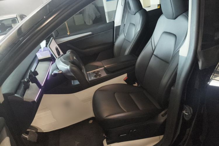 Used Tesla Model Y 2023 Long-Range All-Wheel-Drive Version Left Front Seat