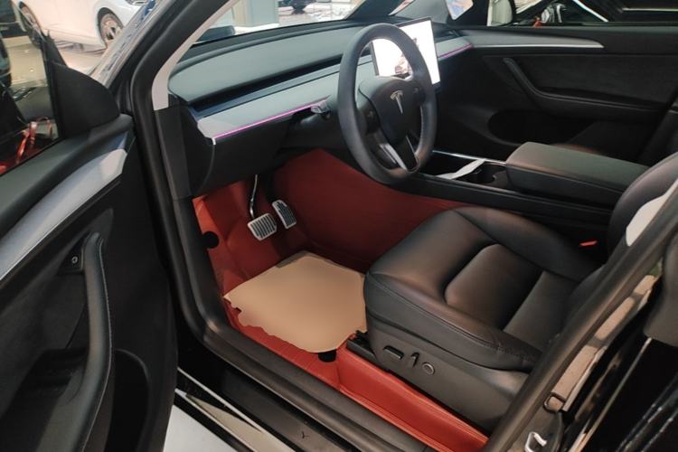 Used Tesla Model Y 2023 Long-Range All-Wheel-Drive Version Left Front Seat