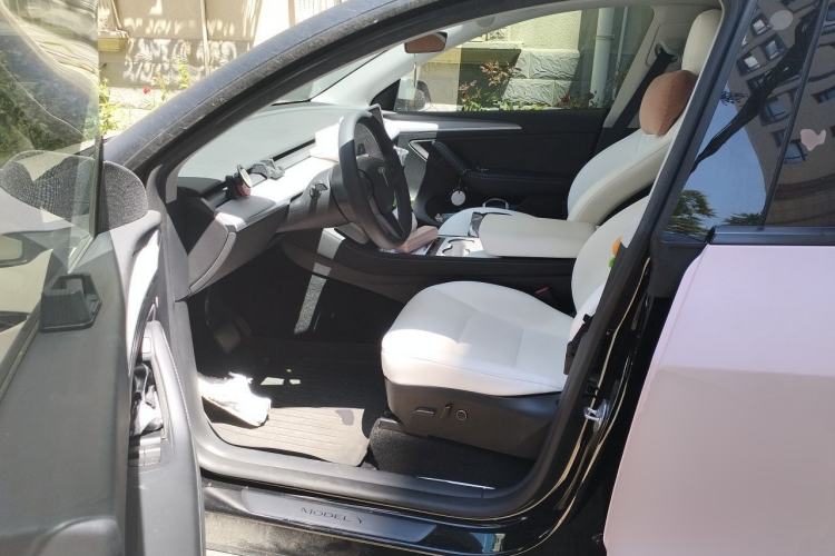 Used Tesla Model Y 2023 Rear-Wheel-Drive Version Left Front Seat