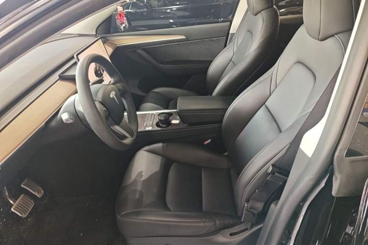 Used Tesla Model Y 2023 Long-Range All-Wheel-Drive Version Left Front Seat