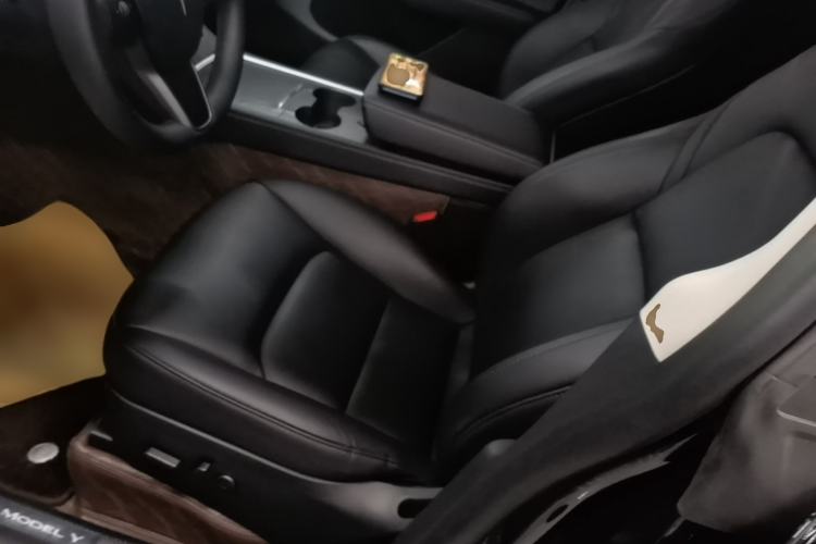 Used Tesla Model Y 2023 Long-Range All-Wheel-Drive Version Left Front Seat