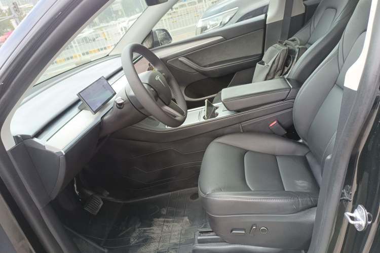 Used Tesla Model Y 2023 Long-Range All-Wheel-Drive Version Left Front Seat