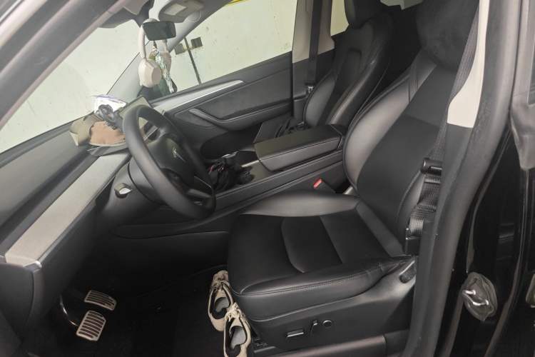 Used Tesla Model Y 2023 Long-Range All-Wheel-Drive Version Left Front Seat