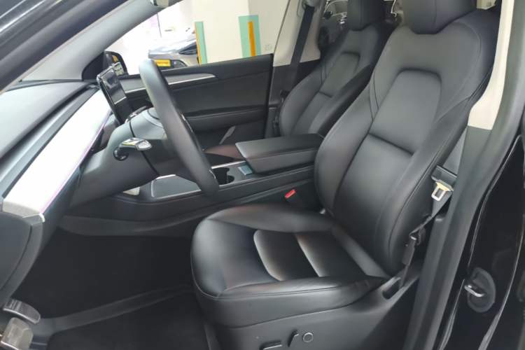 Used Tesla Model Y 2023 Rear-Wheel-Drive Version Left Front Seat
