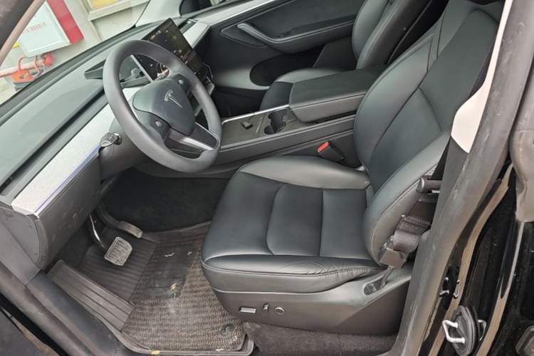 Used Tesla Model Y 2023 Rear-Wheel-Drive Version Left Front Seat