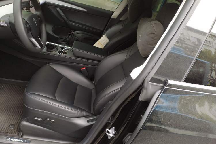 Used Tesla Model Y 2023 Rear-Wheel-Drive Version Left Front Seat