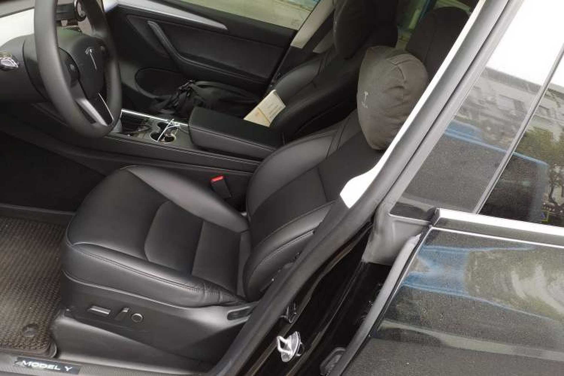 Used Tesla Model Y 2023 Rear-Wheel-Drive Version Left Front Seat