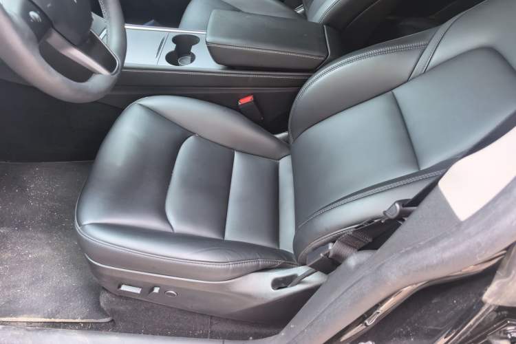 Used Tesla Model Y 2023 Long-Range All-Wheel-Drive Version Left Front Seat