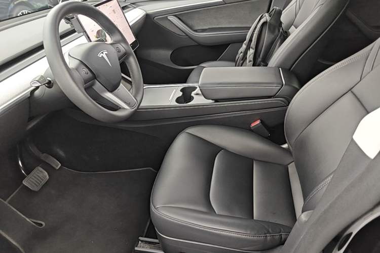 Used Tesla Model Y 2023 Rear-Wheel-Drive Version Left Front Seat