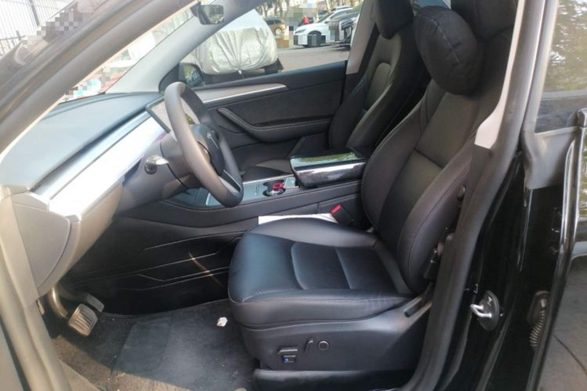 Used Tesla Model Y 2023 Rear-Wheel-Drive Version Left Front Seat
