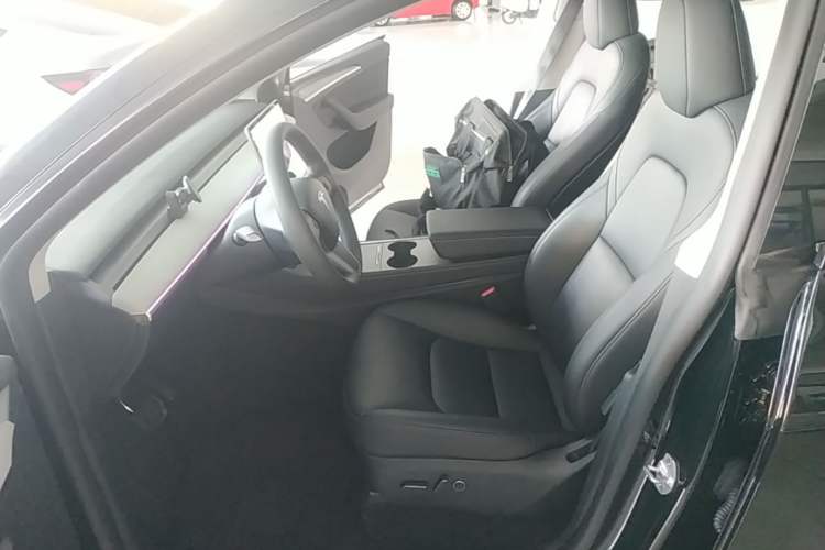 Used Tesla Model Y 2023 Rear-Wheel-Drive Version Left Front Seat