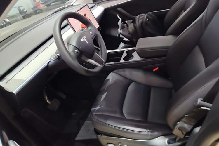 Used Tesla Model Y 2023 Rear-Wheel-Drive Version Left Front Seat