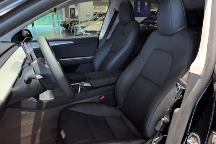 Used Tesla Model Y 2023 Rear-Wheel-Drive Version Left Front Seat