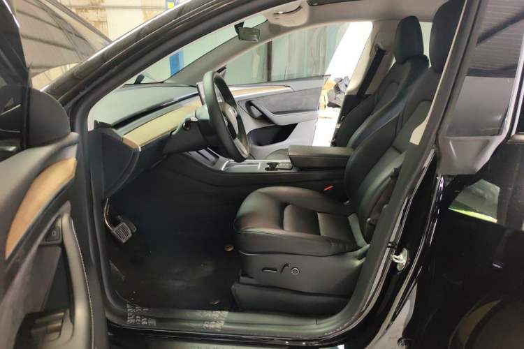 Used Tesla Model Y 2023 Rear-Wheel-Drive Version Left Front Seat