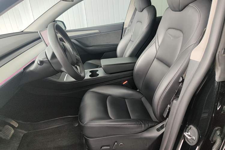Used Tesla Model Y 2023 Rear-Wheel-Drive Version Left Front Seat