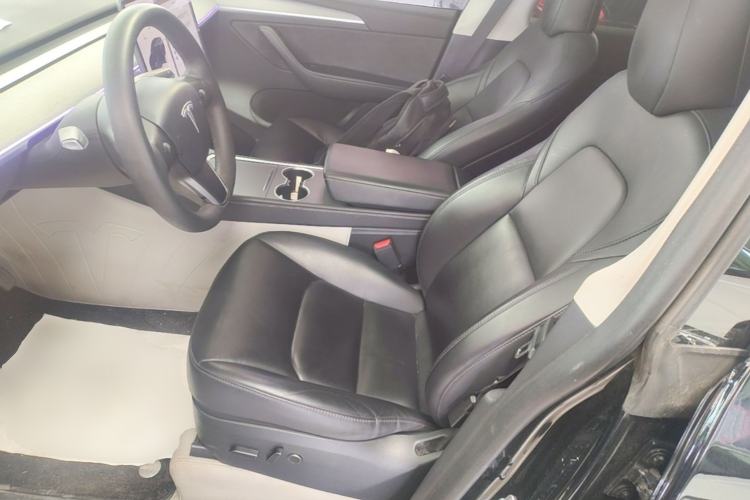Used Tesla Model Y 2023 Long-Range All-Wheel-Drive Version Left Front Seat