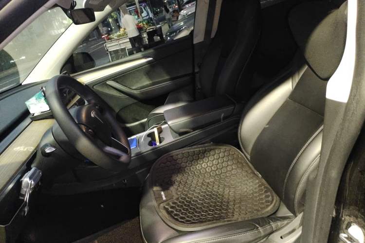 Used Tesla Model Y 2023 Long-Range All-Wheel-Drive Version Left Front Seat