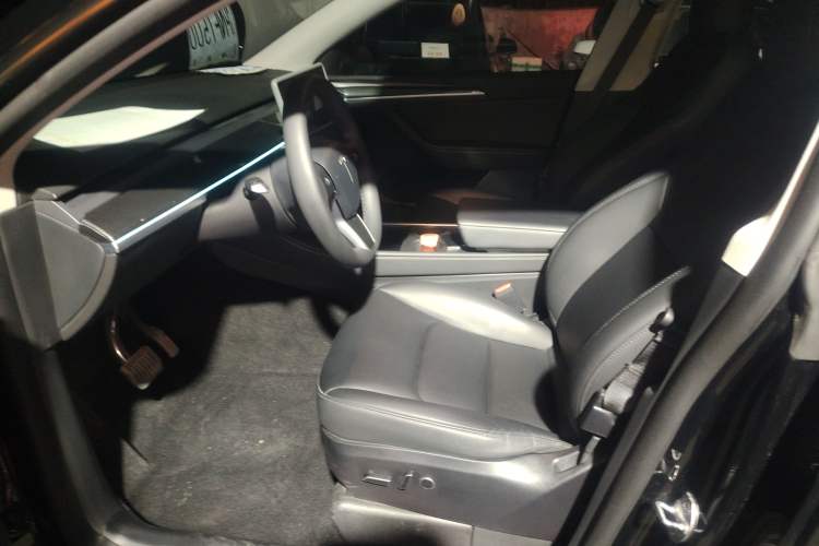 Used Tesla Model Y 2023 Long-Range All-Wheel-Drive Version Left Front Seat