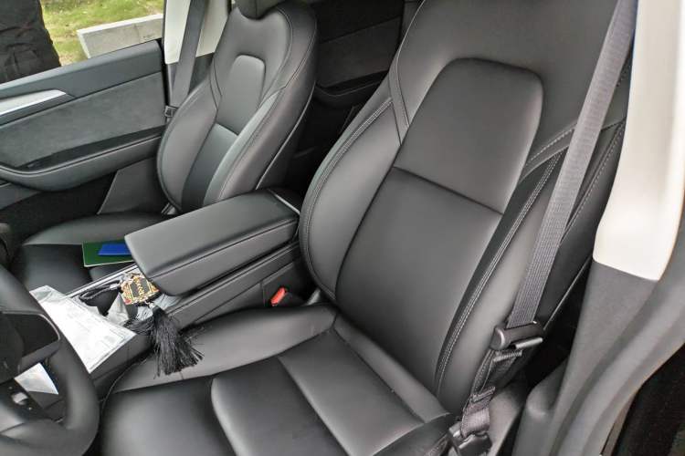 Used Tesla Model Y 2023 Rear-Wheel-Drive Version Left Front Seat