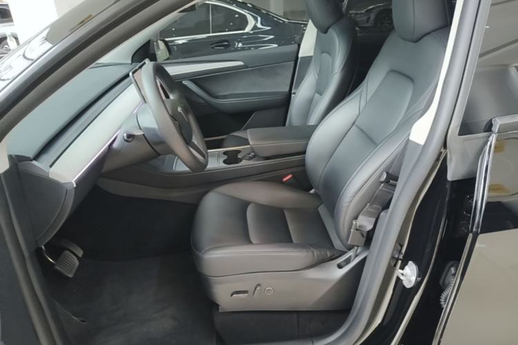 Used Tesla Model Y 2023 Rear-Wheel-Drive Version Left Front Seat