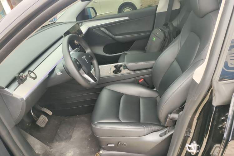 Used Tesla Model Y 2023 Rear-Wheel-Drive Version Left Front Seat